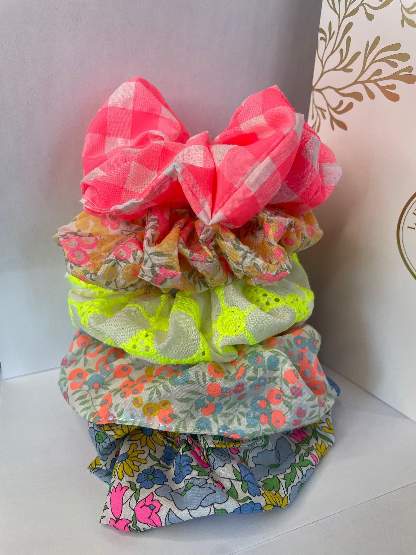 Chouchous artisanaux en tissus colorés