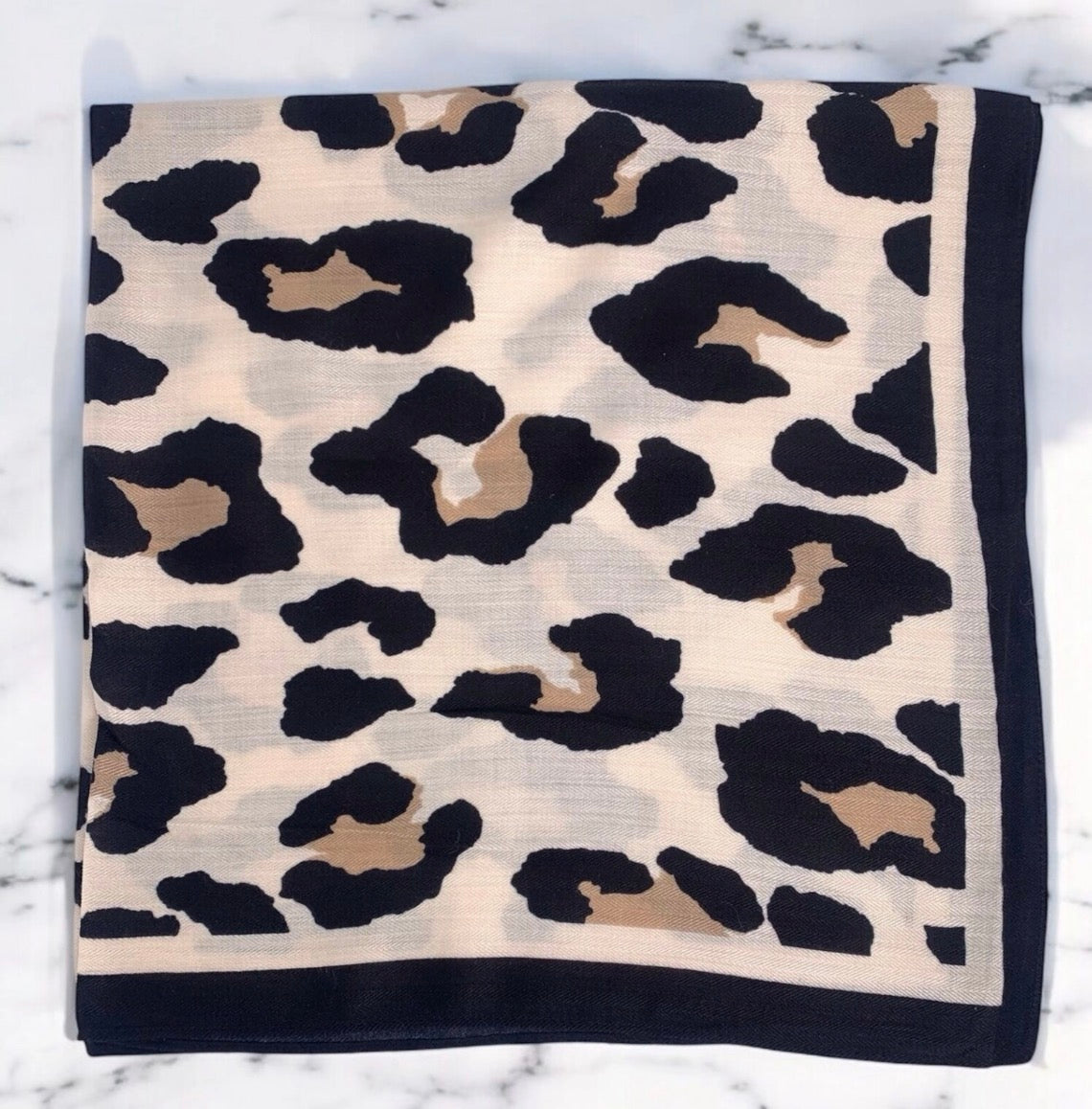 Foulard carré léopard 70x70